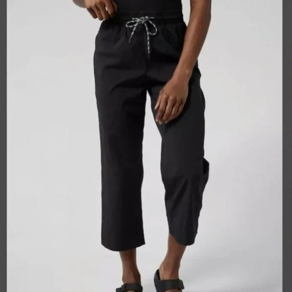 ATHLETA Trekkie Straight Crop Black Size 4P Petite - Picture 1 of 10